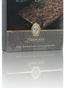 Σοκολάτα γάλακτος με αμύγδαλα