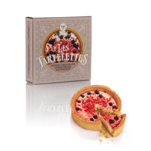 Τάρτα με μπισκότο βανίλιας, λευκή κρέμα, μύρτιλα και φράουλα